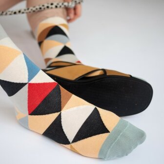 sokken met vrolijk grafisch patroon