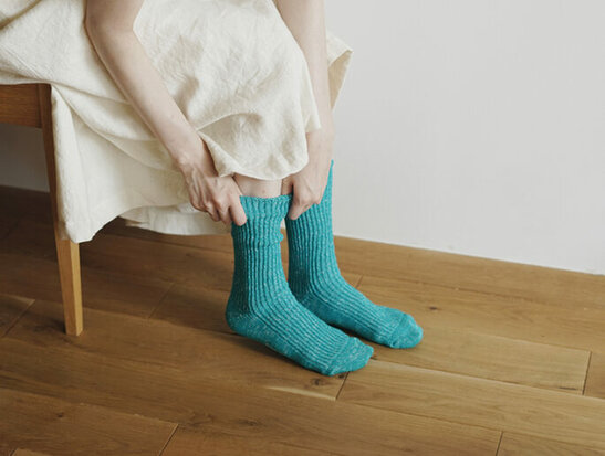Nishiguchi Kutsushita geribde sokken van hennep en katoen ocean blue