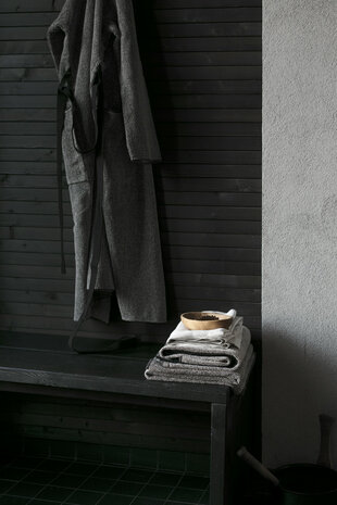 Kivi zwart-naturel, linnen terry handdoek